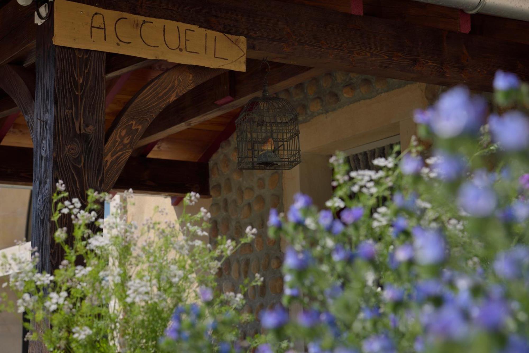 La Petite Ferme Des Vitoz Villa Assieu Dış mekan fotoğraf